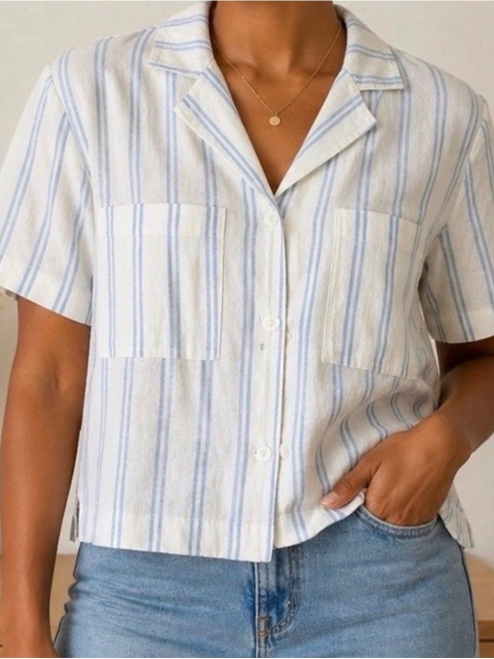 Buffalo David Bitton White & Light Blue Vertical Striped Shirt Size Small.